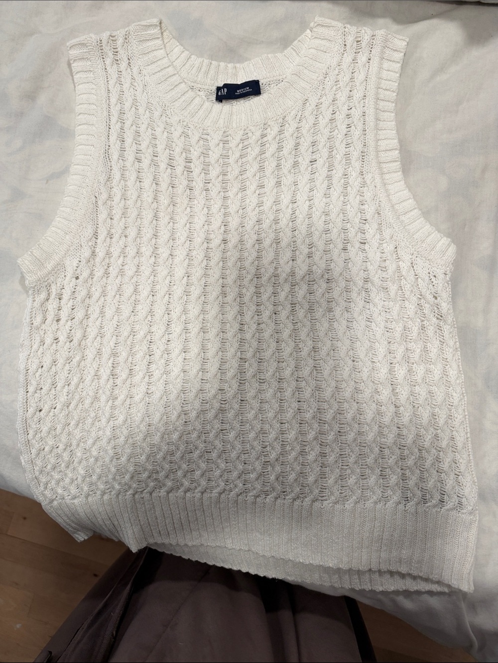GAP White Cable Knit Sleeveless Sweater Vest
